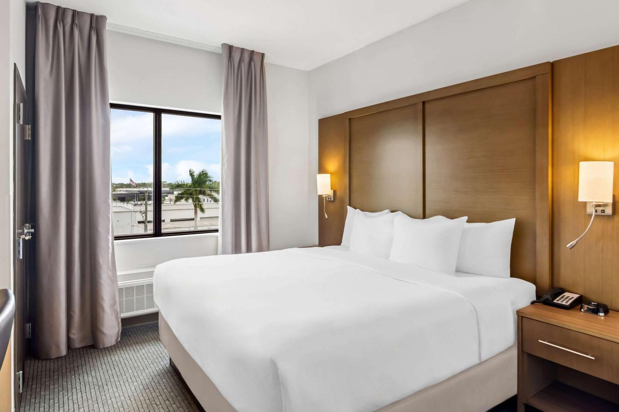 Comfort Suites Stuart-Hutchinson Island Екстериор снимка